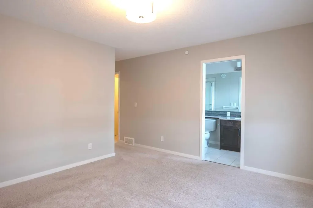 124 Howse Avenue NE Calgary AB T3P 0W1