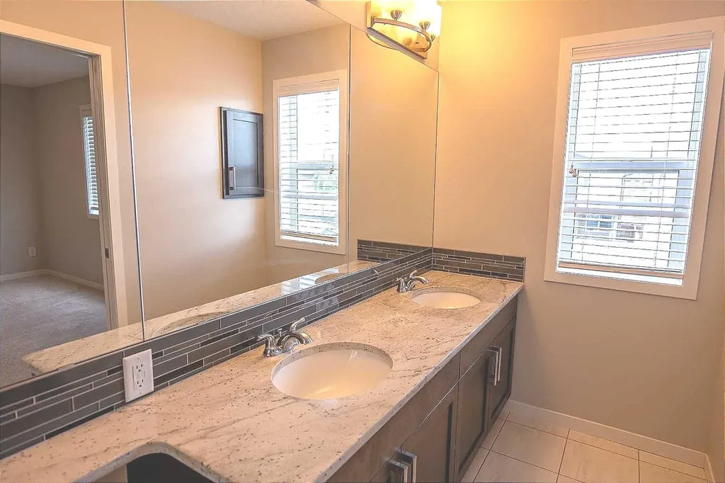 124 Howse Avenue NE Calgary AB T3P 0W1
