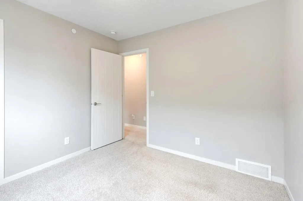 124 Howse Avenue NE Calgary AB T3P 0W1