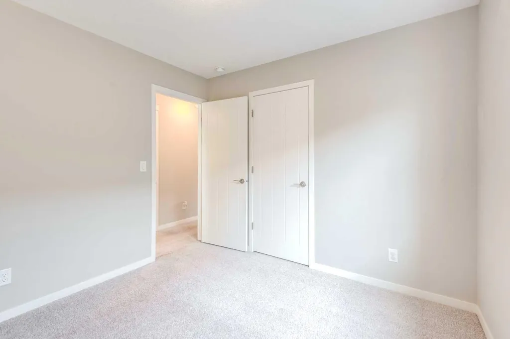 124 Howse Avenue NE Calgary AB T3P 0W1