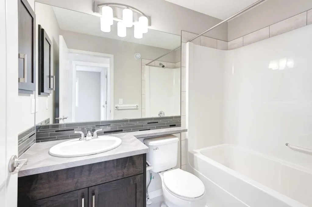 124 Howse Avenue NE Calgary AB T3P 0W1