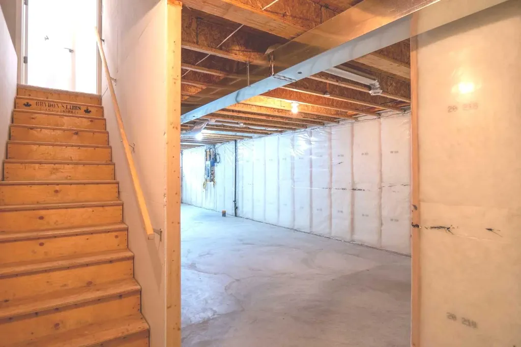 124 Howse Avenue NE Calgary AB T3P 0W1