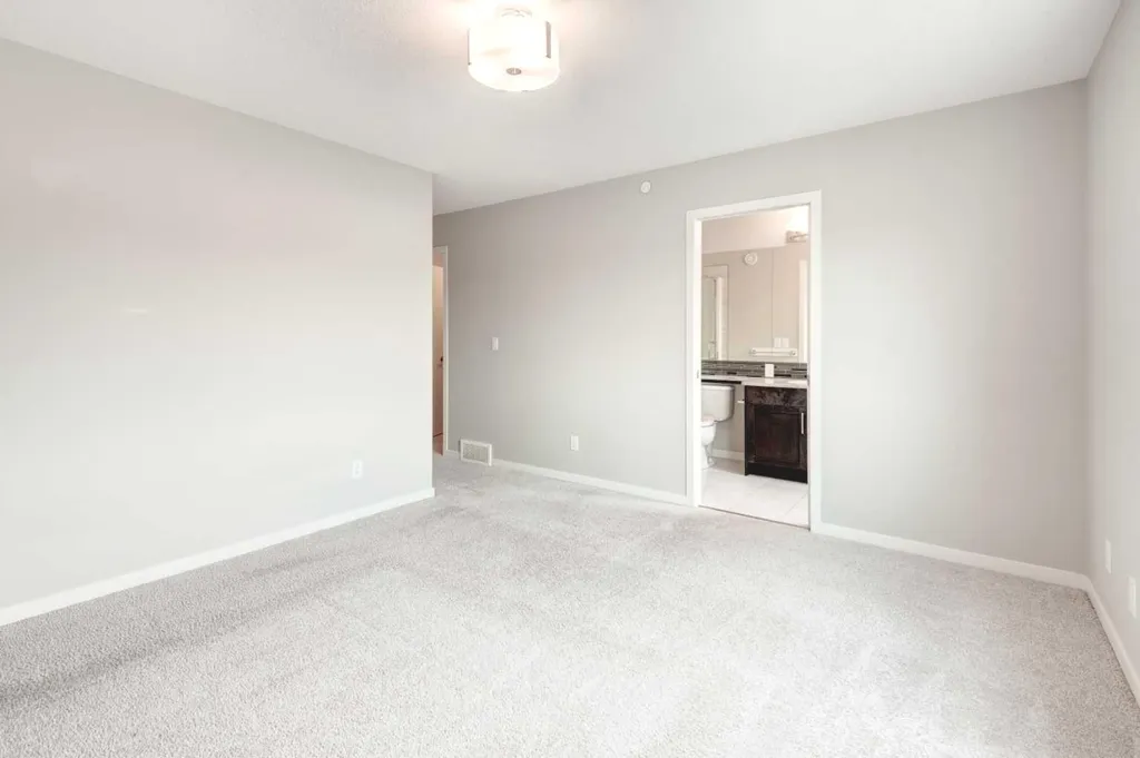 124 Howse Avenue NE Calgary AB T3P 0W1