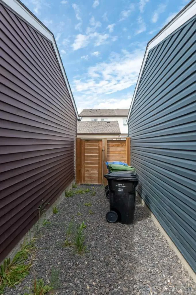 124 Howse Avenue NE Calgary AB T3P 0W1