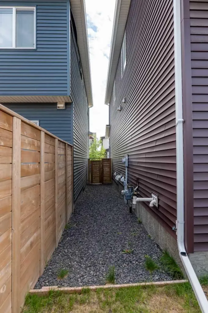124 Howse Avenue NE Calgary AB T3P 0W1