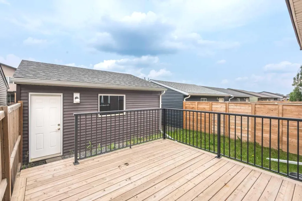 124 Howse Avenue NE Calgary AB T3P 0W1