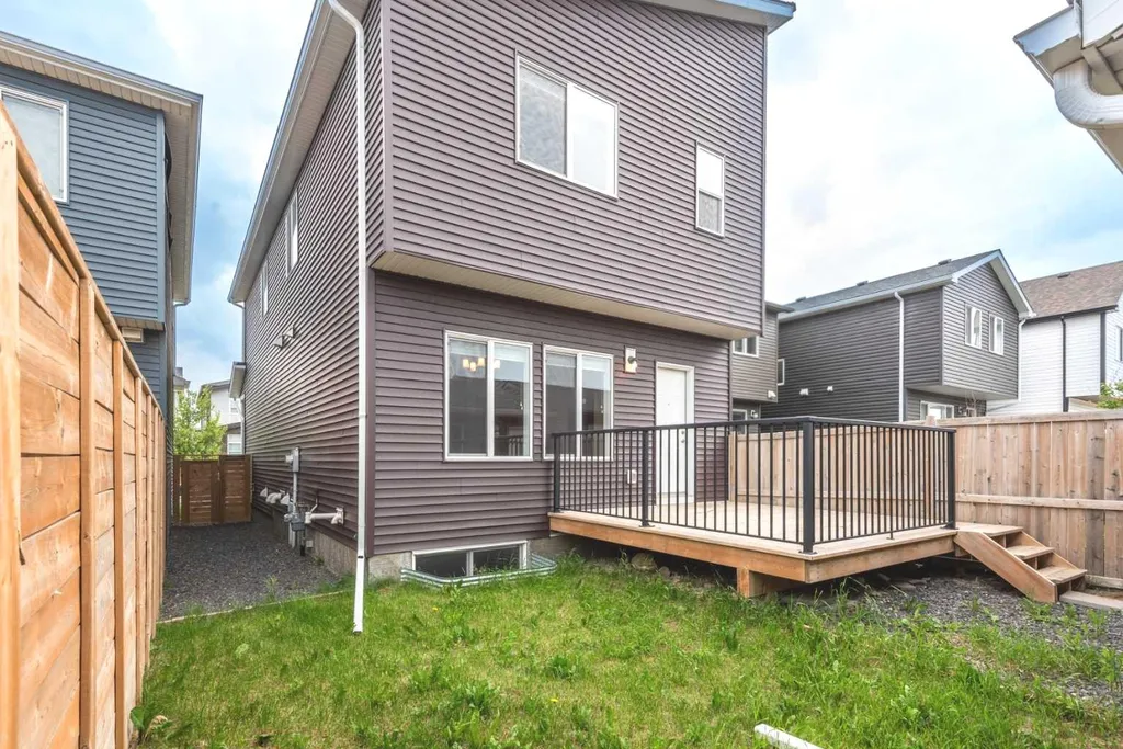 124 Howse Avenue NE Calgary AB T3P 0W1