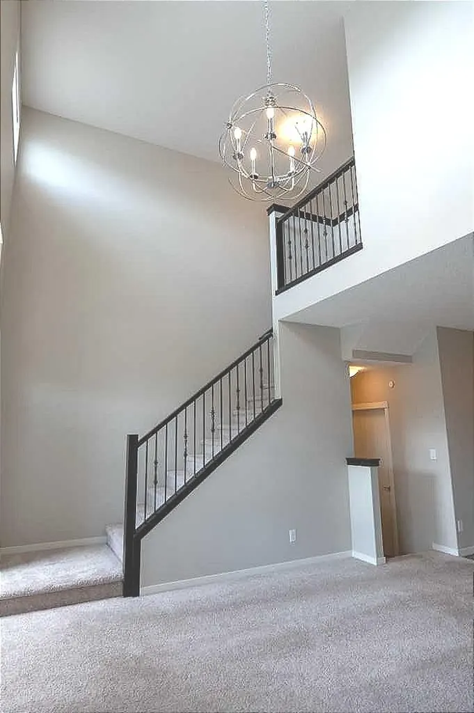 124 Howse Avenue NE Calgary AB T3P 0W1