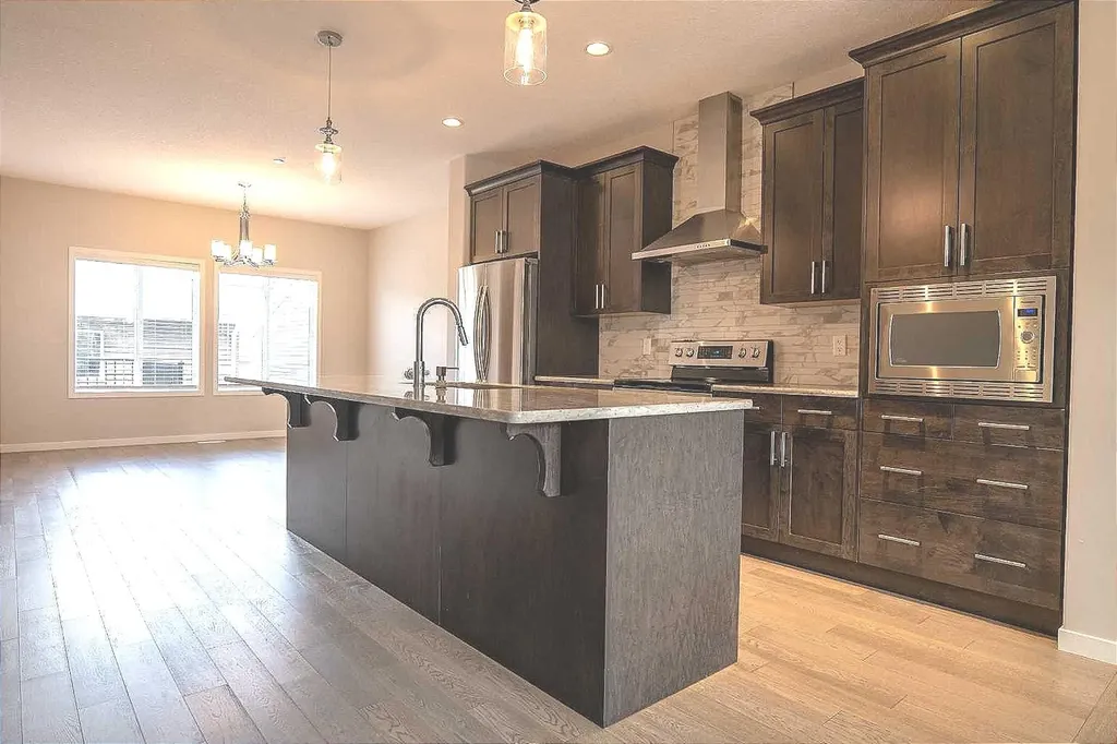 124 Howse Avenue NE Calgary AB T3P 0W1