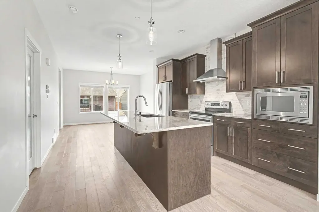 124 Howse Avenue NE Calgary AB T3P 0W1