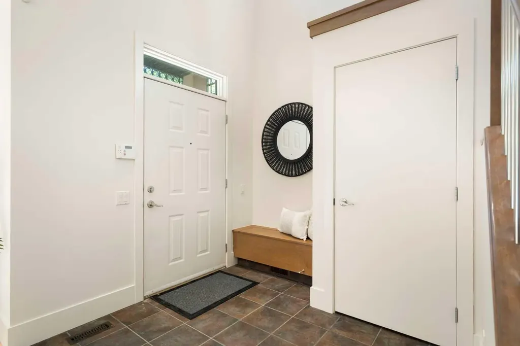 515 9 Street NE Calgary AB T2E 4K4