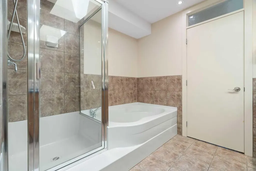 515 9 Street NE Calgary AB T2E 4K4