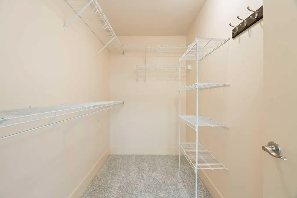 515 9 Street NE Calgary AB T2E 4K4