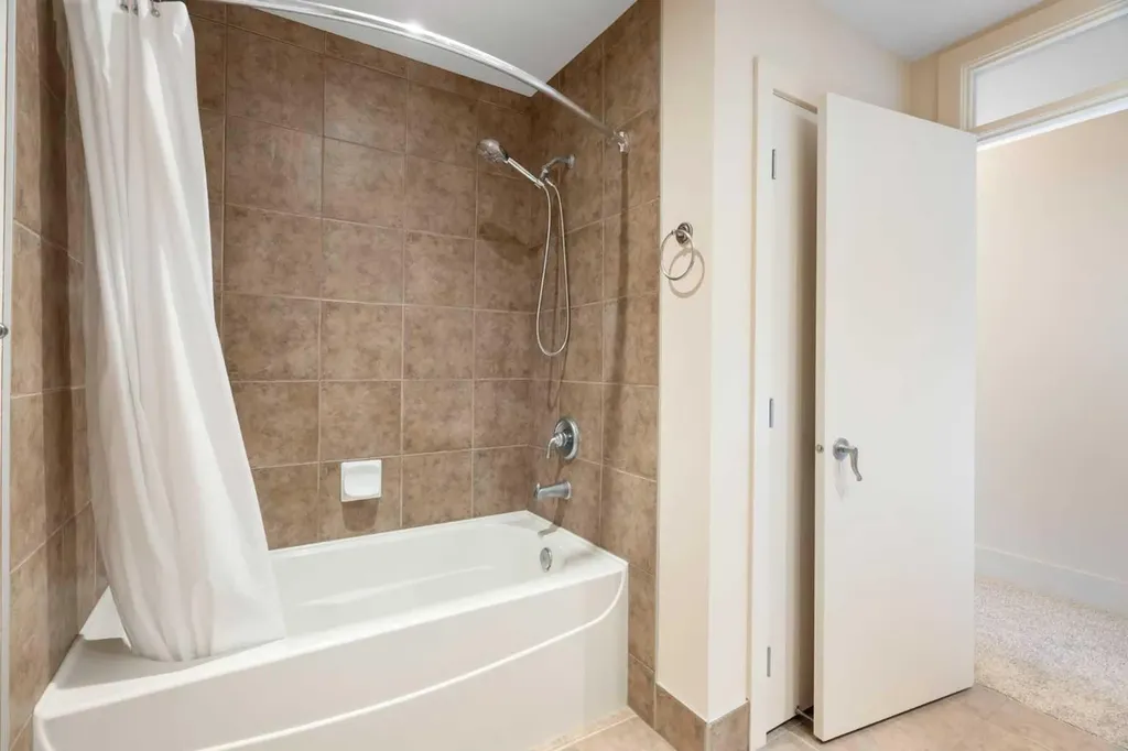 515 9 Street NE Calgary AB T2E 4K4