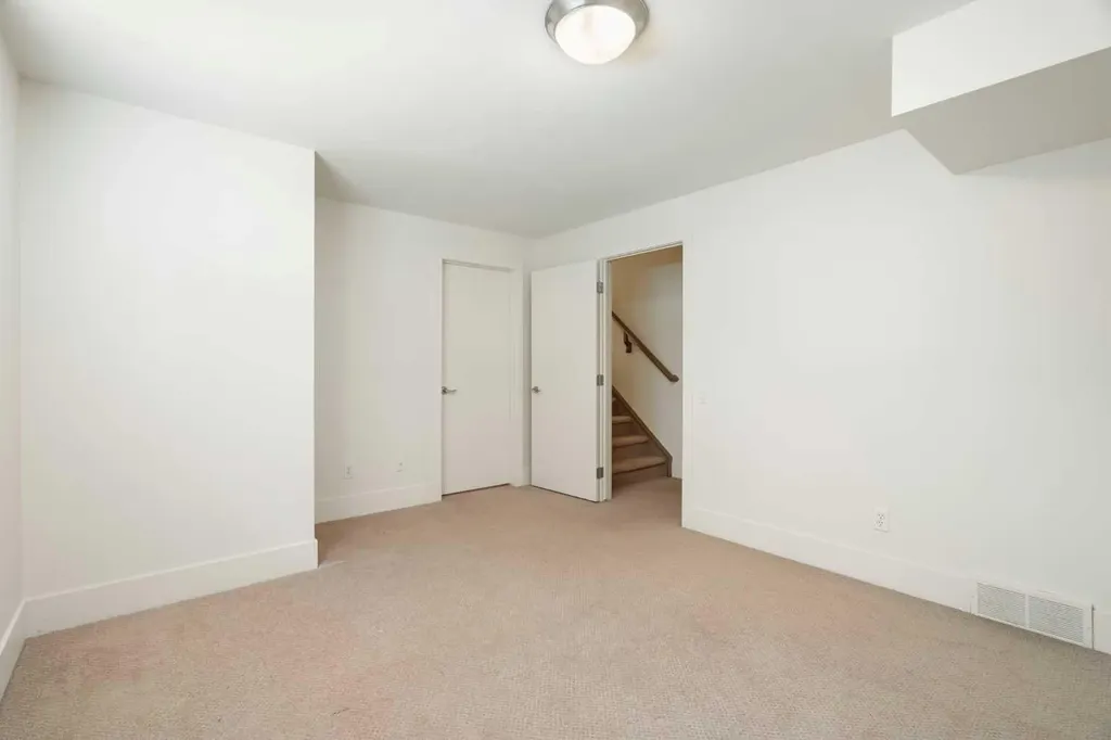 515 9 Street NE Calgary AB T2E 4K4