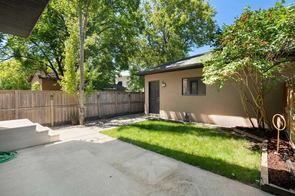 515 9 Street NE Calgary AB T2E 4K4