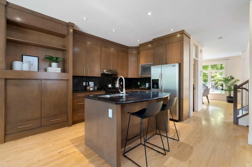 515 9 Street NE Calgary AB T2E 4K4