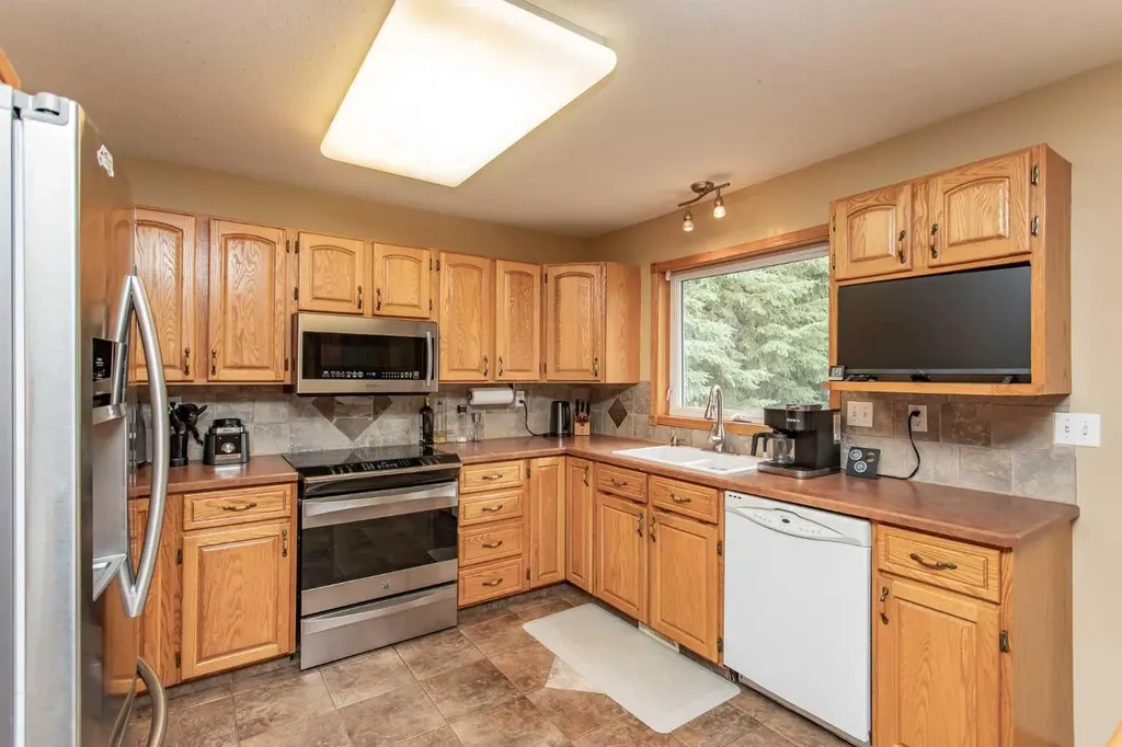 25, 41124 Range Road 282 Rural Lacombe County AB T4L 2N3