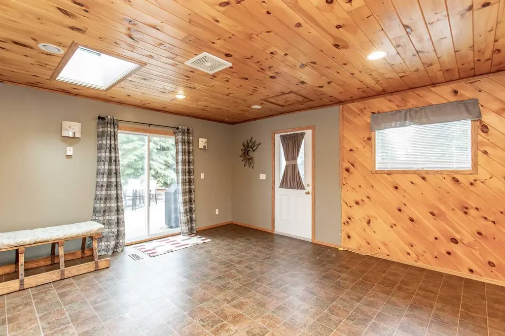25, 41124 Range Road 282 Rural Lacombe County AB T4L 2N3