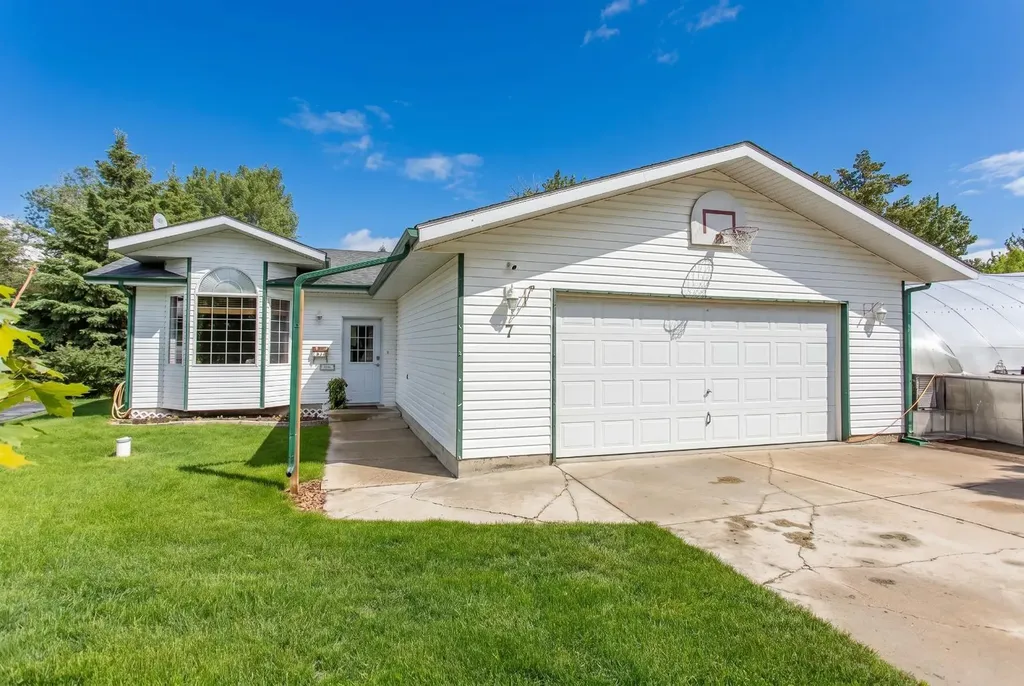 25, 41124 Range Road 282 Rural Lacombe County AB T4L 2N3