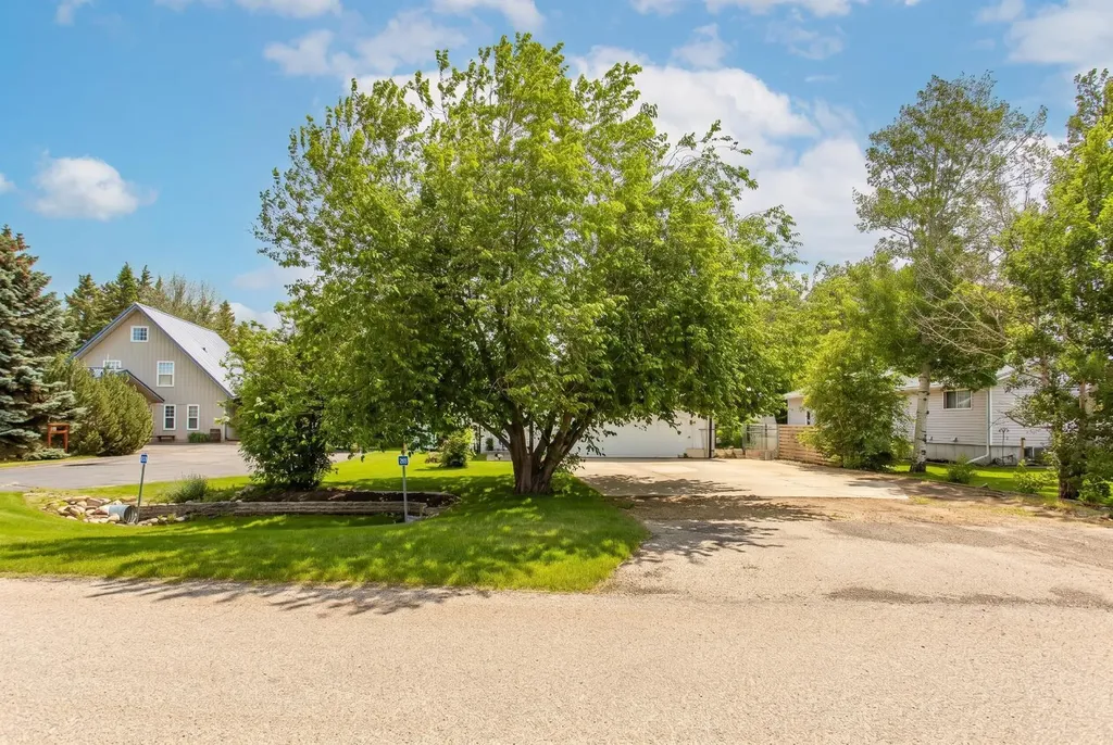 25, 41124 Range Road 282 Rural Lacombe County AB T4L 2N3
