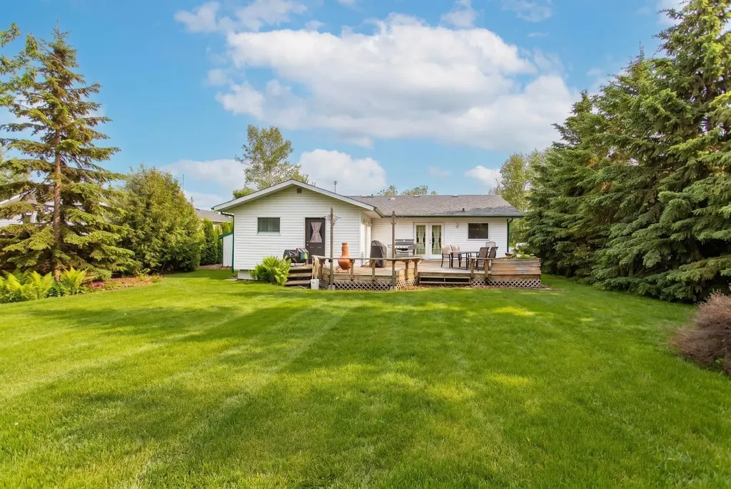 25, 41124 Range Road 282 Rural Lacombe County AB T4L 2N3