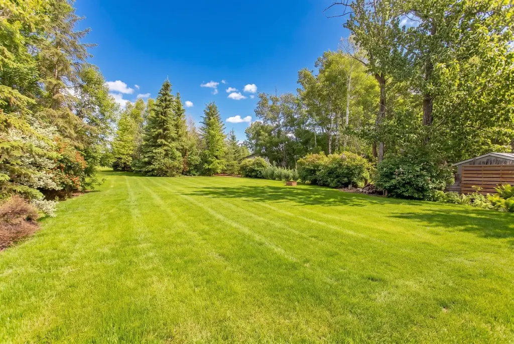 25, 41124 Range Road 282 Rural Lacombe County AB T4L 2N3