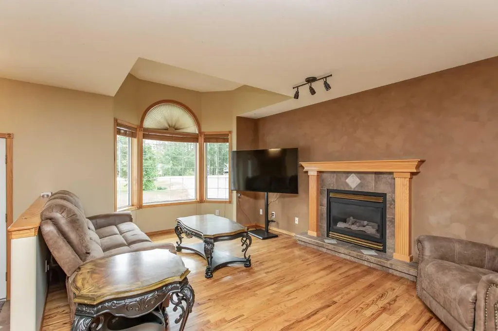 25, 41124 Range Road 282 Rural Lacombe County AB T4L 2N3