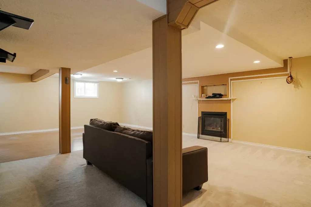 106 Cruickshank Road Fort Mcmurray AB T9K1K6