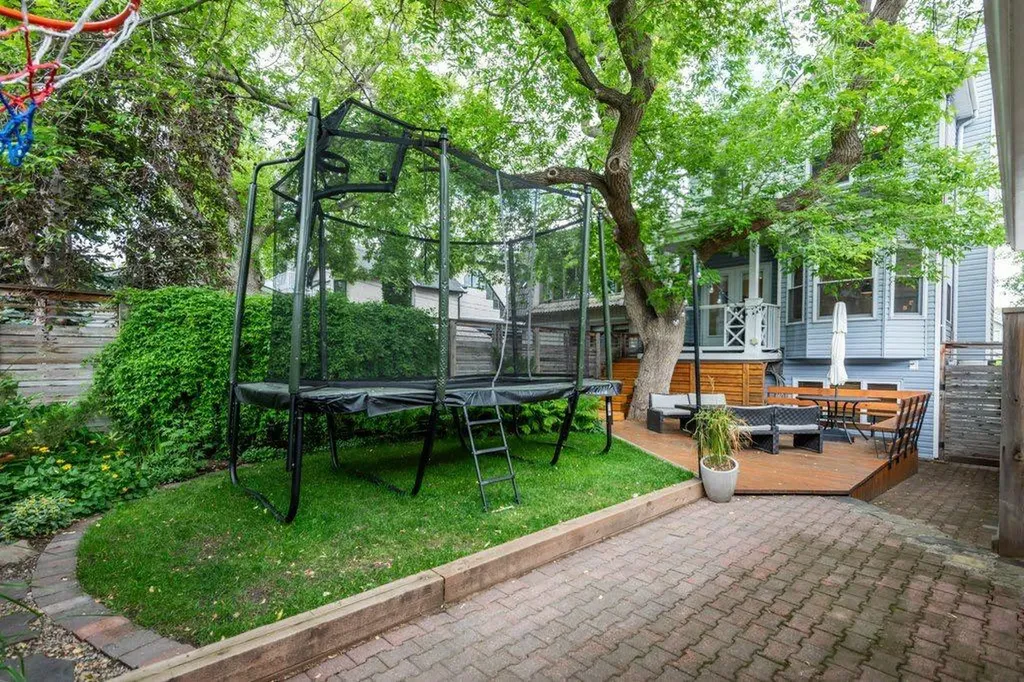 3617 3 Street SW Calgary AB T2S1V6