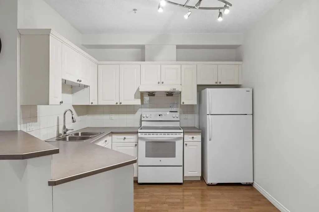 126 14 Avenue SW Calgary AB T2R 0L9
