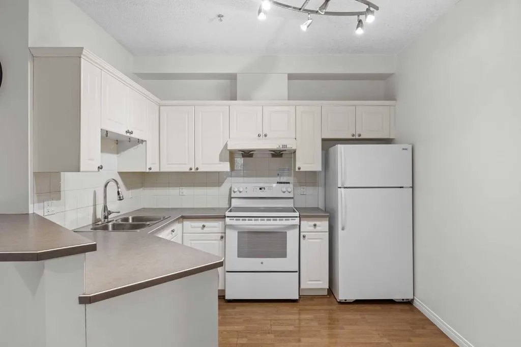 126 14 Avenue SW Calgary AB T2R 0L9