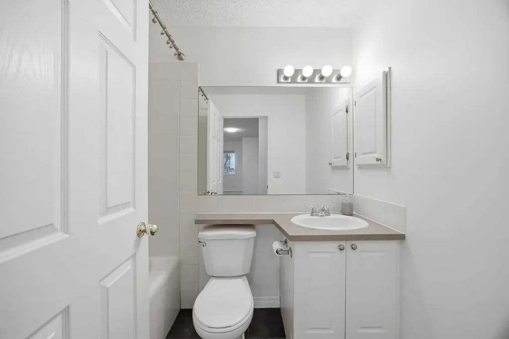 126 14 Avenue SW Calgary AB T2R 0L9