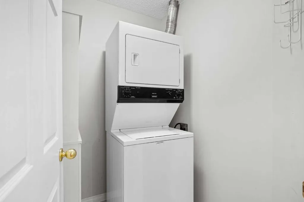 126 14 Avenue SW Calgary AB T2R 0L9