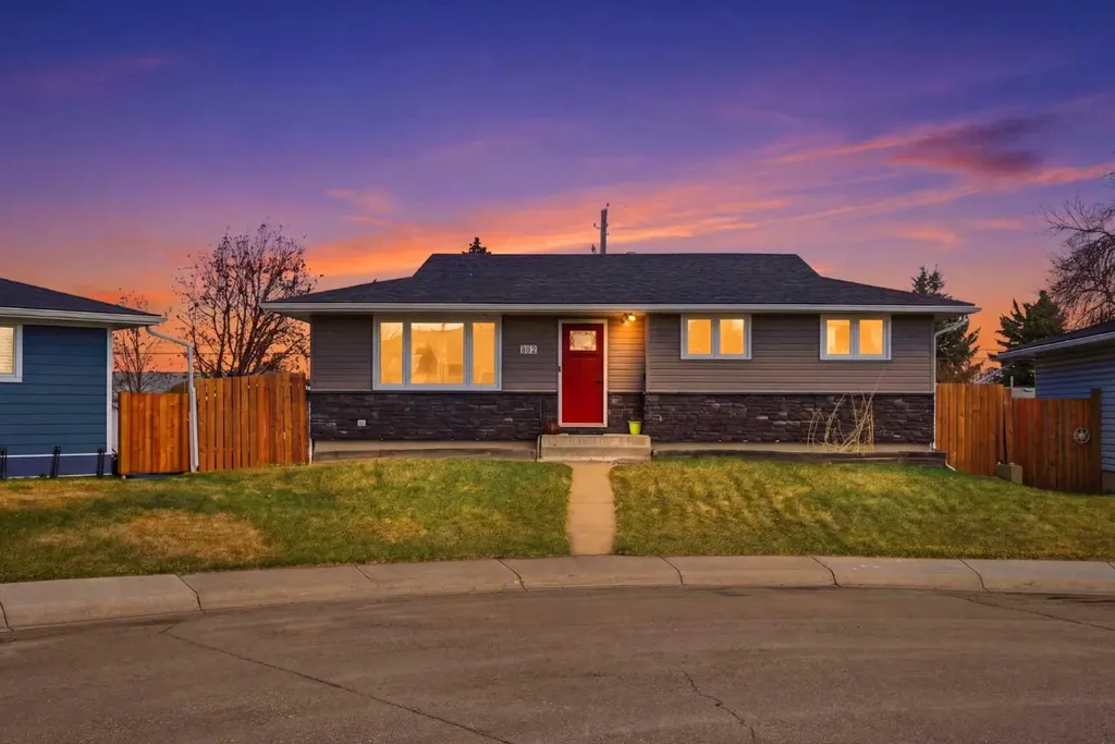 1012 Riddell Place SE Calgary AB T2A 1Y5