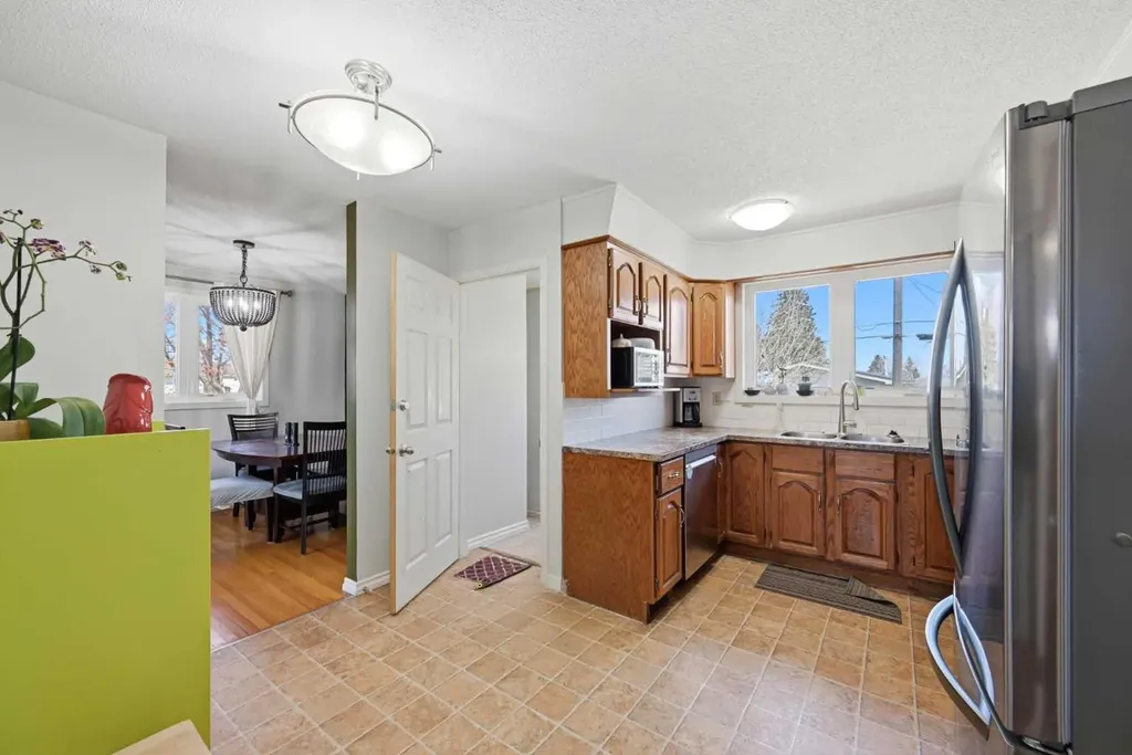 1012 Riddell Place SE Calgary AB T2A 1Y5