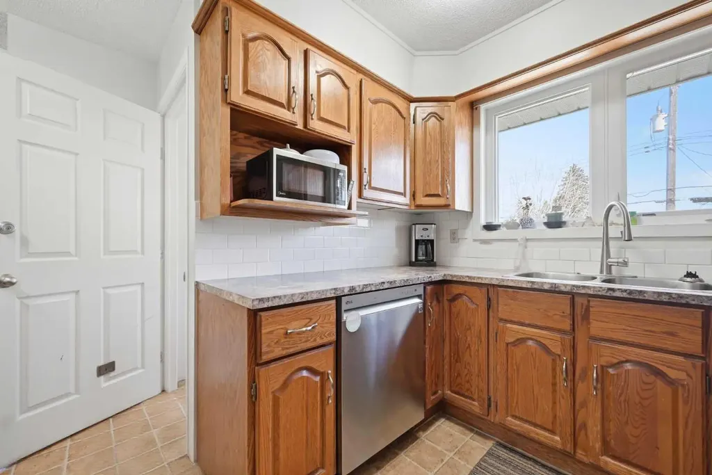1012 Riddell Place SE Calgary AB T2A 1Y5