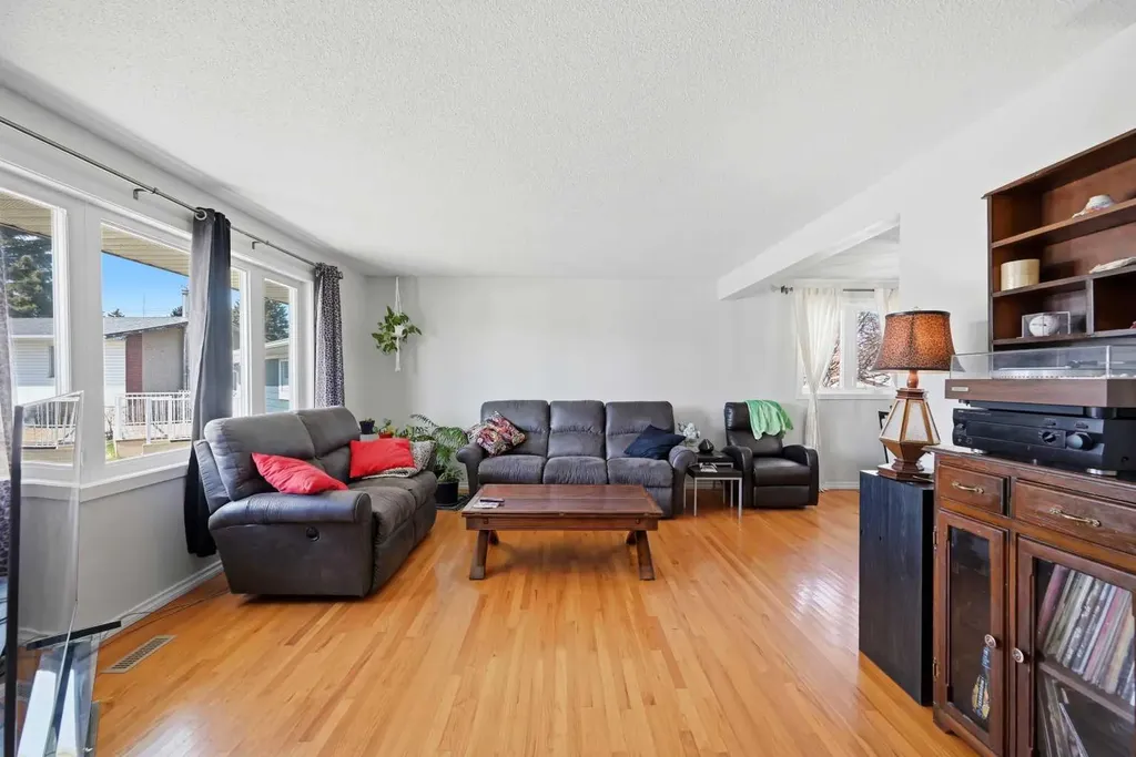 1012 Riddell Place SE Calgary AB T2A 1Y5