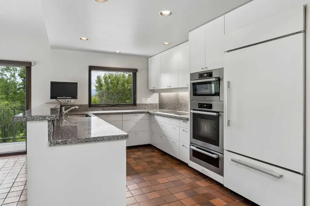 237 Escarpment Drive Rural Rocky View County AB T3Z 3M8