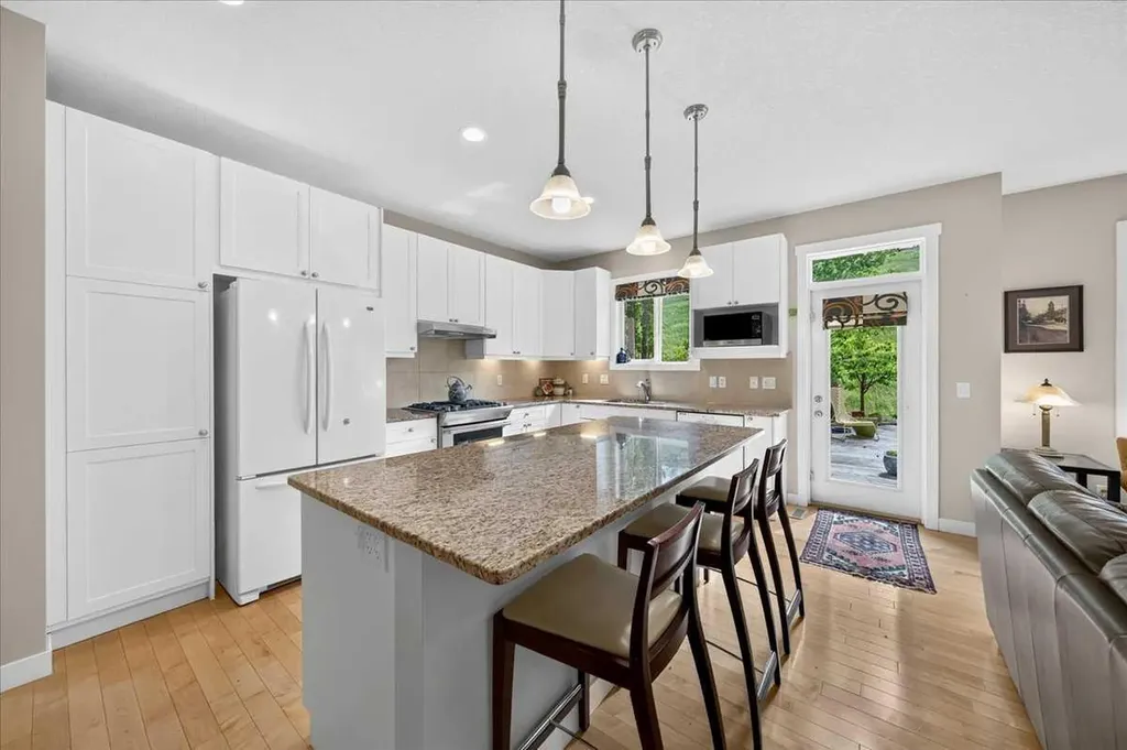 60 Sherwood Crescent NW Calgary AB T3R 0G2