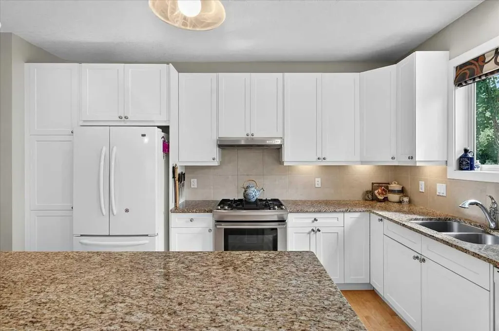 60 Sherwood Crescent NW Calgary AB T3R 0G2
