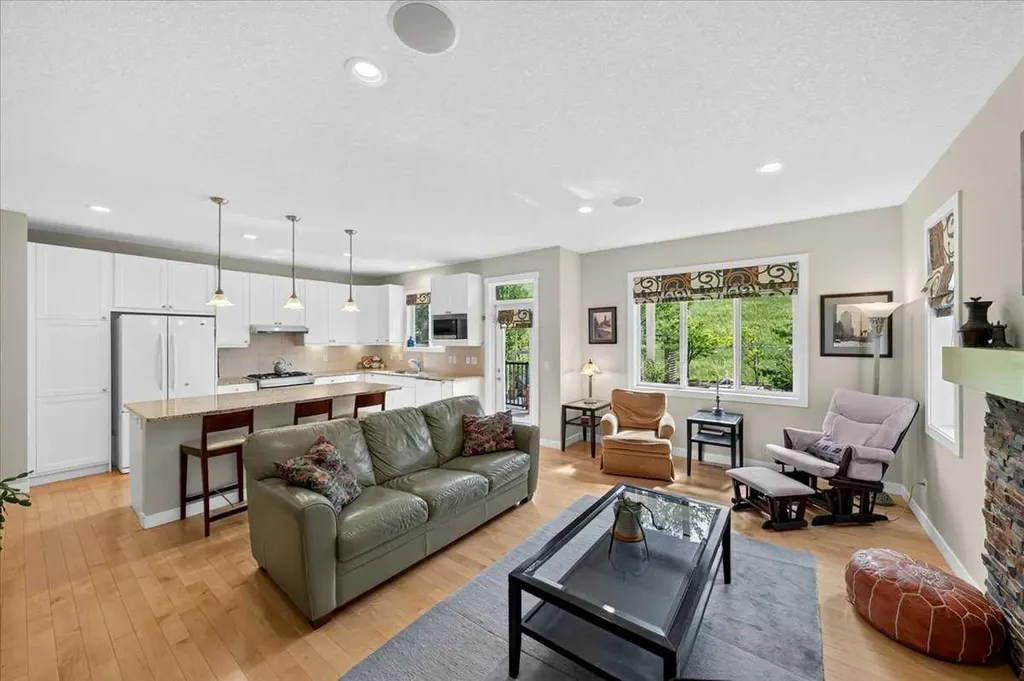 60 Sherwood Crescent NW Calgary AB T3R 0G2