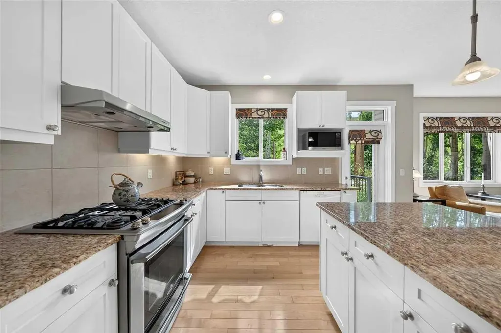 60 Sherwood Crescent NW Calgary AB T3R 0G2