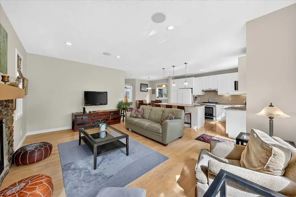 60 Sherwood Crescent NW Calgary AB T3R 0G2