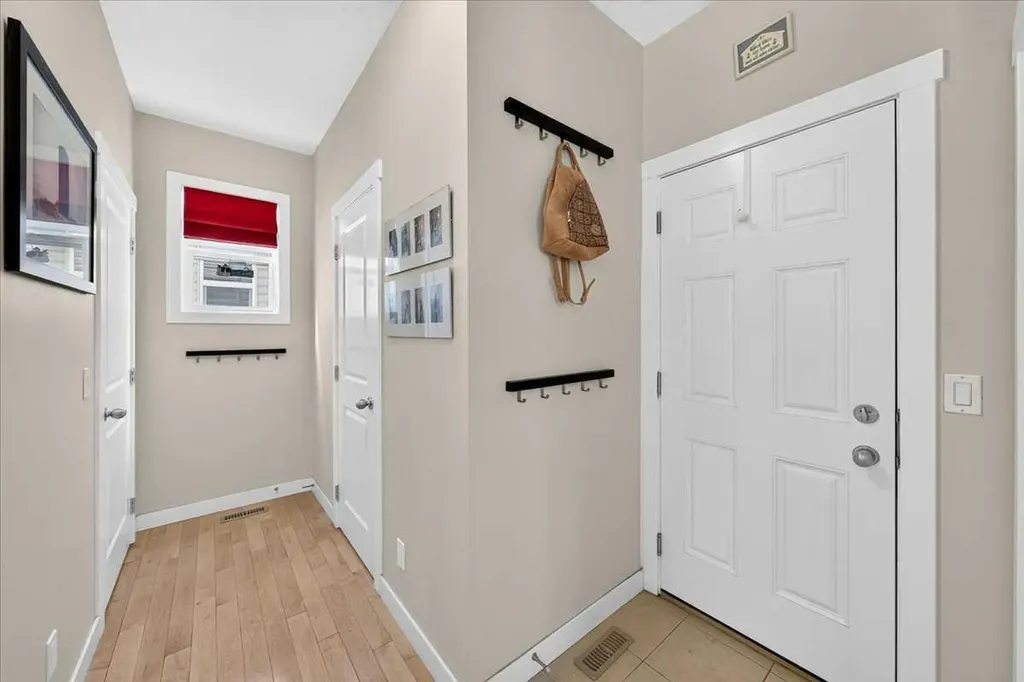 60 Sherwood Crescent NW Calgary AB T3R 0G2