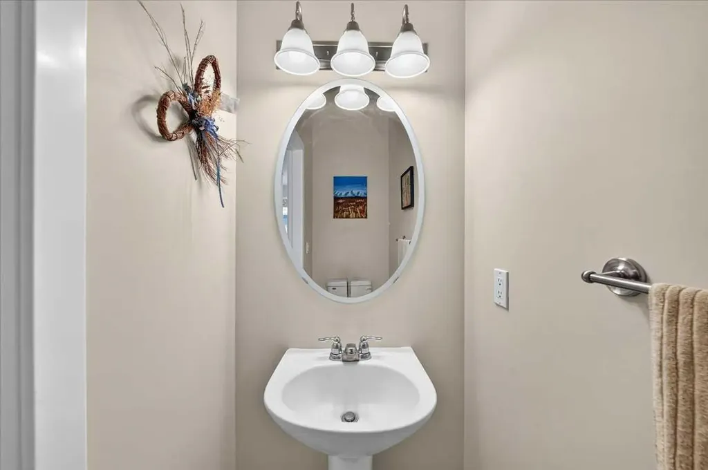 60 Sherwood Crescent NW Calgary AB T3R 0G2