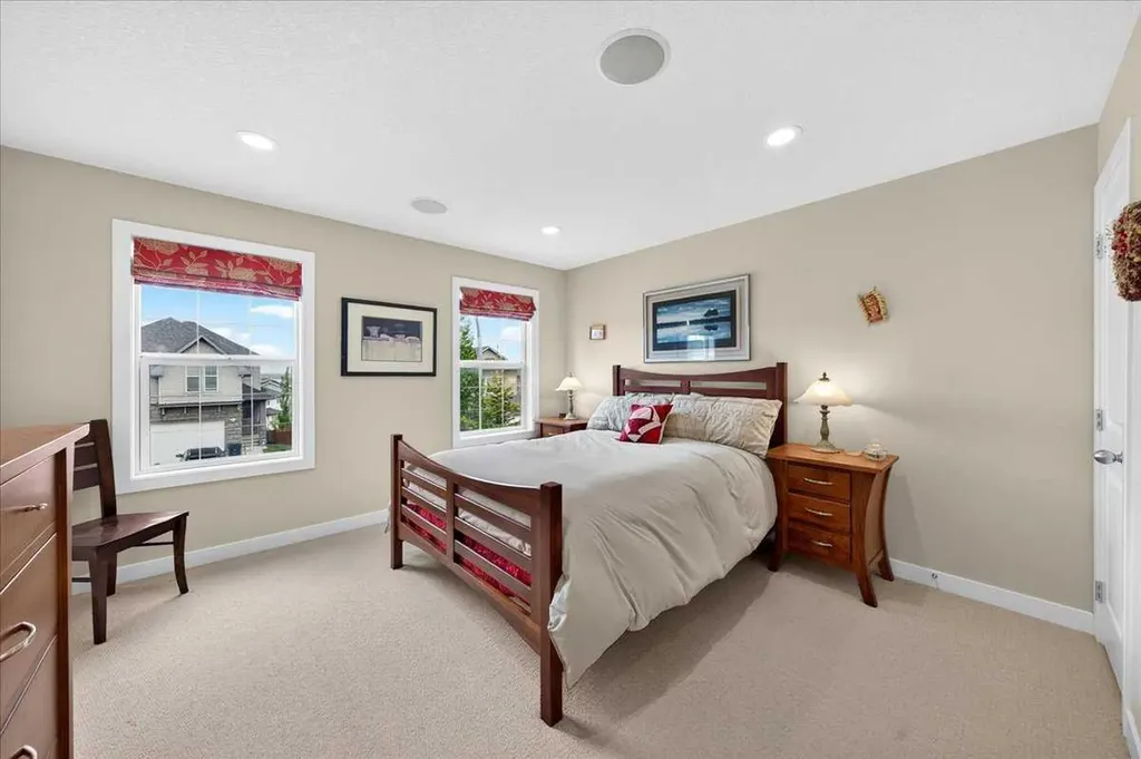 60 Sherwood Crescent NW Calgary AB T3R 0G2