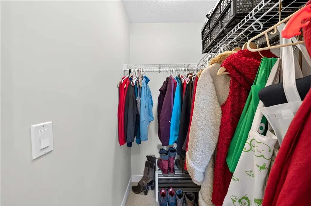 60 Sherwood Crescent NW Calgary AB T3R 0G2