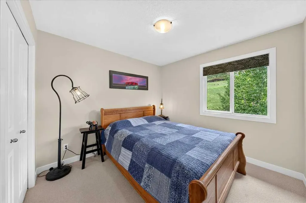 60 Sherwood Crescent NW Calgary AB T3R 0G2