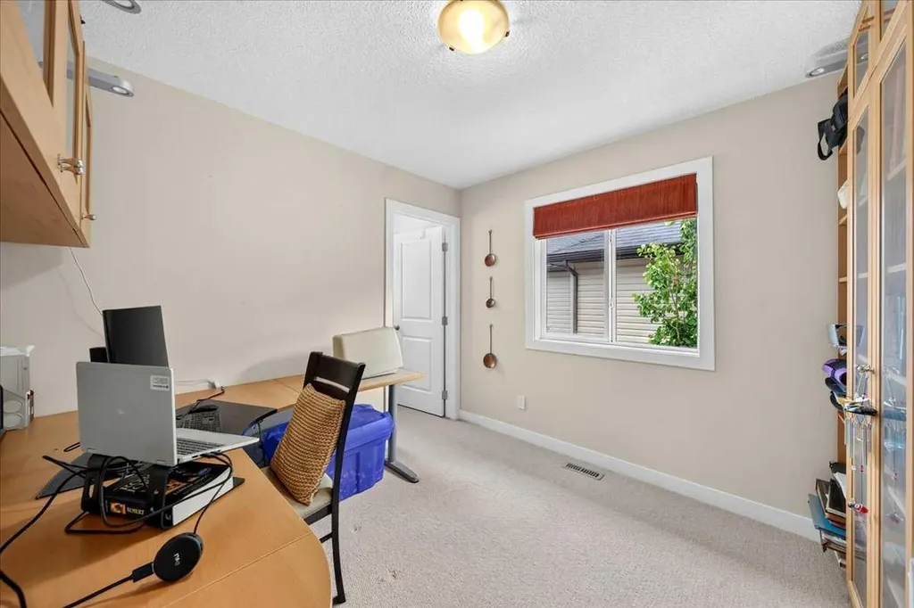 60 Sherwood Crescent NW Calgary AB T3R 0G2